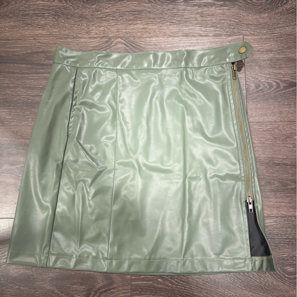White Birch Elegant Green Faux Leather Skirt